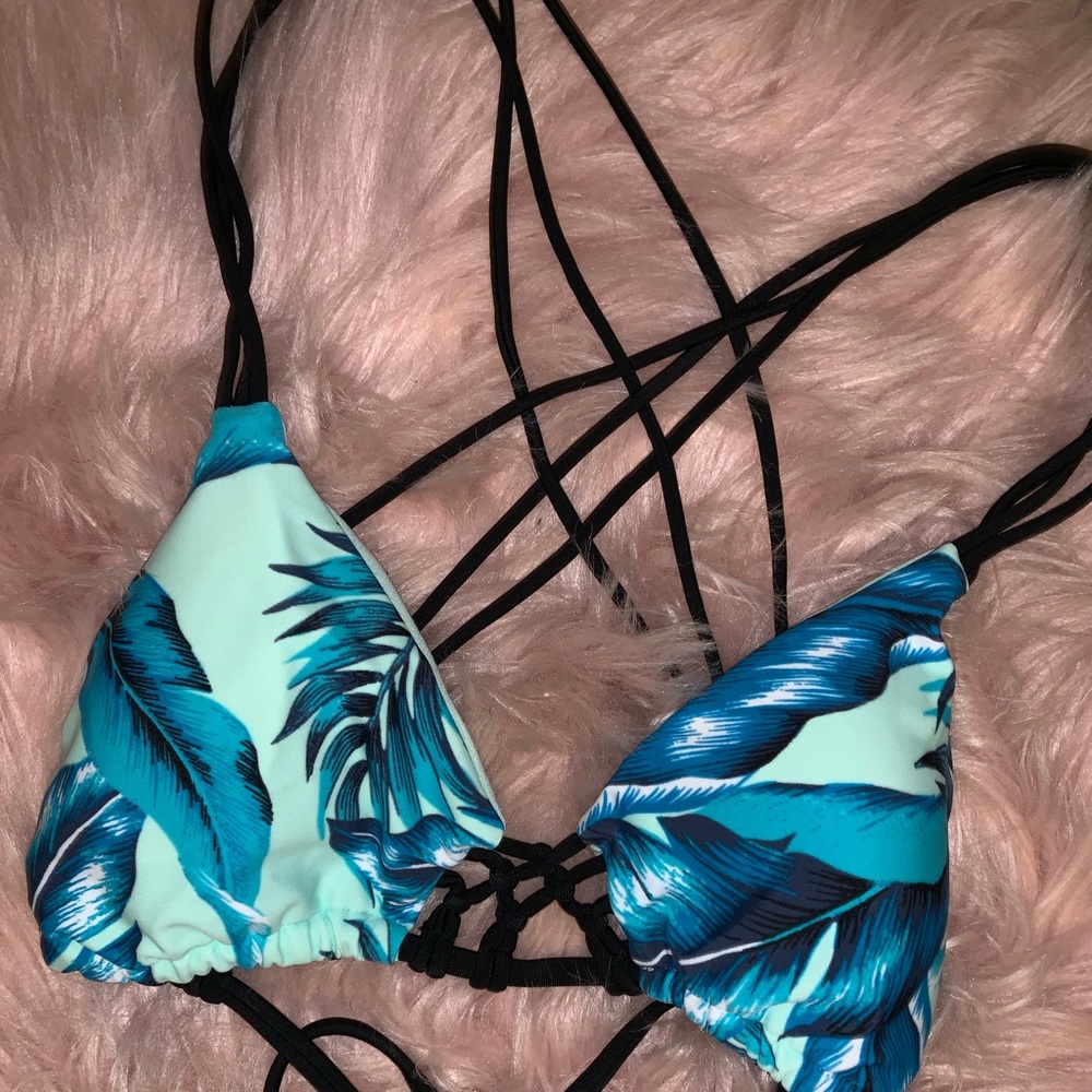 Criss cross back bikini top